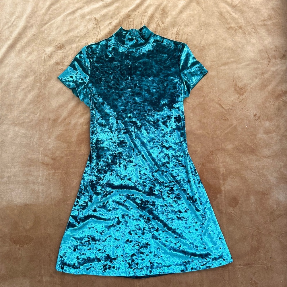 🪲 VINTAGE 90s DEEP GREEN EMERALD VELVET MOCK NECK MINI DRESS 🪲